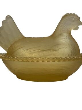 Rose’s Closet Gold Satin Glass Hen on Nest 3 1/2” tall 4 3/4” long New